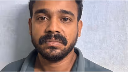 ട്രെയിനിൽ സൗഹൃദം സ്ഥാപിച്ചു, പിന്നാലെ വീട്ടിലെത്തി ദമ്പതികളെ മയക്കിക്കെടത്തി സ്വർണ്ണം കവർന്നു; പ്രതി പിടിയിൽ