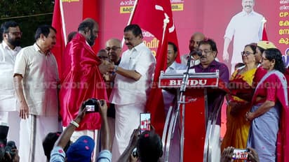 ചേവായൂർ സഹകരണ ബാങ്കിലെ കോൺഗ്രസ് വിമതർ സിപിഎമ്മിൽ; സ്വീകരിച്ചത് എംവി ഗോവിന്ദൻ; വിമർശിച്ച് കോൺഗ്രസ്