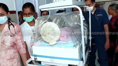 'മുലപ്പാലും ഒരുക്കി' കൊച്ചിയിൽ അച്ഛനമ്മമാർ ഉപേക്ഷിച്ച മൂന്നാഴ്ചയുള്ള കുഞ്ഞിന്റെ ചികിത്സയ്ക്ക് മെഡിക്കൽ ബോ‍ർഡ്