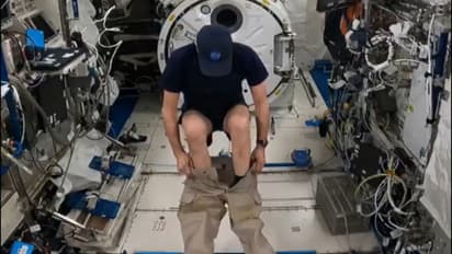 ബഹിരാകാശത്തെ തമാശകൾ, പാന്‍റ്‌സില്‍ രണ്ട് കാലുകളും ഒരേസമയം ഇടാം! വീഡിയോയുമായി ഡോണ്‍ പെറ്റിറ്റ്