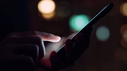 'സുന്ദരിയാണ്, സ്മാർട്ടാണ്', രാത്രി അപരിചിതയായ സ്ത്രീക്ക് ഇത്തരം സന്ദേശങ്ങൾ വേണ്ട, അത് അശ്ലീലമെന്ന് കോടതി