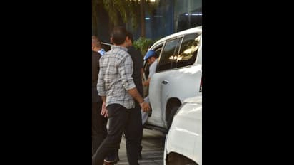 రూమర్డ్ గర్ల్ ఫ్రెండ్‌తో సల్మాన్‌ ఖాన్‌, పుకార్లకి బలం.. ఆ డైరెక్టర్‌ ఆఫీస్‌లో ఏం పని?