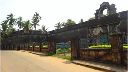 1695ല്‍ ഈസ്റ്റ് ഇന്ത്യ കമ്പനി പണികഴിപ്പിച്ച കോട്ട; ഇന്നും തലയെടുപ്പോടെ അഞ്ചുതെങ്ങ്