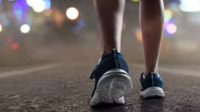 Backward Walking: ఎప్పుడూ ముందుకే కాదు.. కాసేపు వెనక్కి కూడా నడవండి.. 