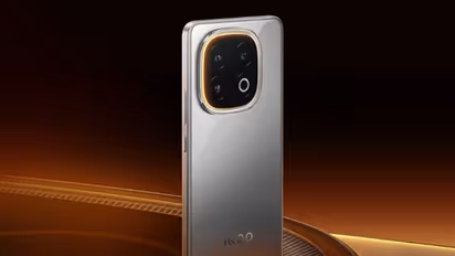 ചിപ്പ് മുതല്‍ ക്യാമറ വരെ കിടിലം; 60000 രൂപയിൽ താഴെ വിലയുള്ള ആറ് മുൻനിര സ്മാർട്ട്‌ഫോണുകൾ