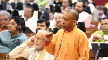 'সমাজবাদী থেকে সোজা সনাতনী'- অখিলেশ যাদবকে কড়া আক্রমণ যোগী আদিত্যনাথের