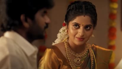 ஆட்டோ ஓட்டும் தனம் சீரியலை விளம்பரப்படுத்திய படக்குழு – 50 பெண் ஆட்டோ ஓட்டுநர்களுக்கு விருந்து!