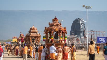 மகா சிவராத்திரி: ஆதியோகி, 63 தேர்களுடன் ஈஷாவிற்கு பாதயாத்திரை வந்த சிவனடியார்கள்!