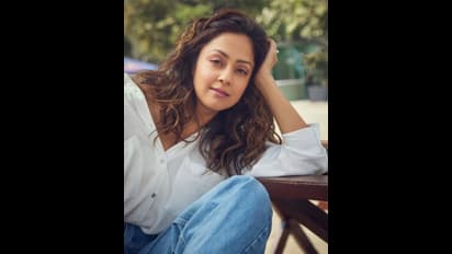 இவங்களுக்கு 46 வயசுனு சொன்னா யார் நம்புவா! ரெளடி பேபி லுக்கில் ரவுசு காட்டும் ஜோதிகா