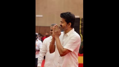 ஃபாசிசம் பாஜகவும், பாயாசம் திமுக-வும் எல்கேஜி பசங்க மாதிரி சண்டை போடுறாங்க - விஜய் பேச்சு