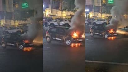 ഓടിക്കൊണ്ടിരിക്കെ റെനോ ക്വിഡ് കാറിന്‍റെ ബോണറ്റിൽ നിന്ന് പുക, പിന്നാലെ തീ; ബേക്കലിൽ കാർ കത്തി നശിച്ചു