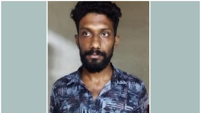 ദേഹത്തെന്തോ ഇരിക്കുന്നെന്ന് പറഞ്ഞ് ശരീരത്ത് തൊട്ടു, പെണ്കുട്ടിയോട് അപമര്യാദയായി പെരുമാറിയ അറസ്റ്റിൽ