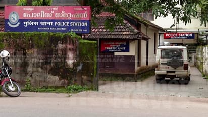 ട്യൂഷൻ സെൻ്ററിലെ തര്ക്കം, പരസ്പരം ഏറ്റുമുട്ടി വിദ്യാർത്ഥികൾ; പത്താം ക്ലാസുകാരൻ്റെ നില അതീവ ഗുരുതരം