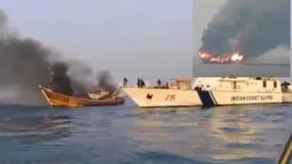 20ഓളം മത്സ്യത്തൊഴിലാളികൾ ബോട്ടിൽ, വലക്ക് തീപിടിച്ചു, ബോട്ട് കത്തിയമർന്നു