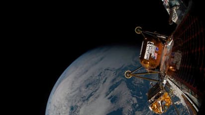 ബഹിരാകാശത്തെത്തി 'അഥീന'; ഭൂമിയുടെ മനോഹര സെല്‍ഫികള്‍ പകര്‍ത്തി ആദ്യ സര്‍പ്രൈസ് 