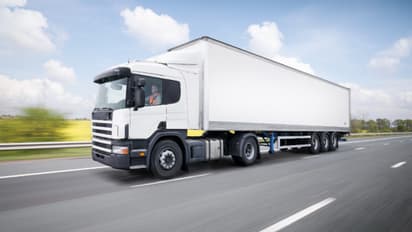 റമദാൻ: അബുദാബിയിൽ ഹെവി വാഹനങ്ങൾക്ക് പുതിയ നിയന്ത്രണങ്ങൾ ഏർപ്പെടുത്തി