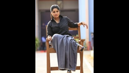 ಅಪ್ಪು ಅಭಿಮಾನಿ ಎನ್ನುತ್ತಲೇ ಶಿವಣ್ಣನ ಭೈರತಿ ರಣಗಲ್ ಸ್ಟೈಲಲ್ಲಿ ಪೋಸ್ ಕೊಟ್ಟ ಆಂಕರ್ ಅನುಶ್ರೀ..!