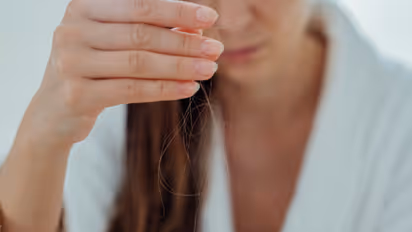 ഏറെ നാളായി തലമുടി കൊഴിച്ചിലുണ്ടോ? ഈ വിറ്റാമിന്റെ കുറവാകാം