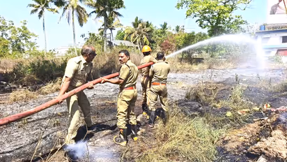കുറ്റിക്കാട്ടിൽ നിന്ന് തീ പടർന്നു, കെഎസ്ഇബിയുടെ കേബിൾ കത്തി നശിച്ചു; തീയണച്ചത് അര മണിക്കൂറോളം പണിപ്പെട്ട്!