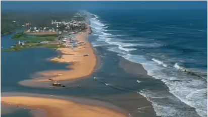 ഏത് മൂഡ്...പൊളി മൂഡ്! വൈബ് പിടിക്കാൻ ഈ ബീച്ച് കിടുവാണ്!