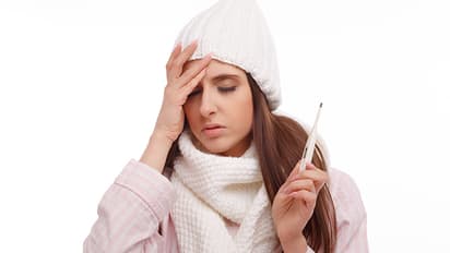 Fever: మందులు వేసుకోకుండా జ్వరంగా తగ్గాలంటే ఏం చేయాలి?
