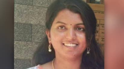 കോഴിക്കോട് നവവധു ആർദ്രയുടെ മരണത്തിൽ അസ്വാഭാവിക മരണത്തിന് പൊലീസ് കേസെടുത്തു; ദുരൂഹത ആരോപിച്ച് കുടുംബം