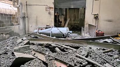 പുലർച്ചെ ഉറങ്ങിക്കിടക്കവെ മേൽക്കൂര തകർന്നു, മൂന്ന് കുട്ടികളും അച്ഛനും അമ്മയും അടിയിൽപ്പെട്ട് മരിച്ചു