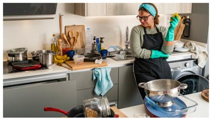 അടുക്കളയിൽ അപകടങ്ങൾ പതിയിരിക്കുന്നുണ്ട്; ഈ കാര്യങ്ങൾ നിങ്ങൾ അറിഞ്ഞിരിക്കണം