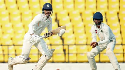 രഞ്ജി ട്രോഫി റണ്‍വേട്ടയിൽ ഒന്നാമനായി വിദര്‍ഭ താരം, മലയാളി താരവും പട്ടികയിൽ; വിക്കറ്റ് വേട്ടയിൽ സക്സേന 5-ാമത്