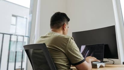 ഏത് നൂറ്റാണ്ടിലാണ് ജീവിക്കുന്നത്; 'ഓഫീസിൽ ഒറ്റ സ്ത്രീകളില്ല, നാടകവുമില്ല', പോസ്റ്റുമായി ​ഗ്രാഫിക് ഡിസൈനര്‍