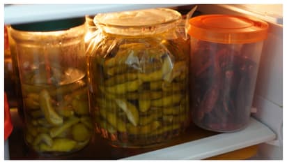 ഭക്ഷണസാധനങ്ങൾ ഫ്രിഡ്ജിൽ സൂക്ഷിക്കുമ്പോൾ ഈ 5 തെറ്റുകൾ ഒഴിവാക്കാം 