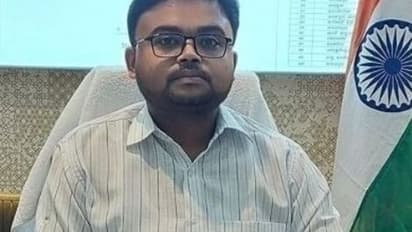 IAS Akshat Verma’s eco-friendly initiative: Transforming Varanasi Ghats’ waste into recycled bags