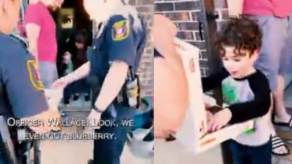 911 എമര്ജന്സി നമ്പറിലേക്ക് കൊച്ചുകുട്ടിയുടെ കോള്, പിറ്റേന്ന് രാവിലെ വീടിന് മുന്നിലൊരു പൊലീസ് വണ്ടി, വീഡിയോ