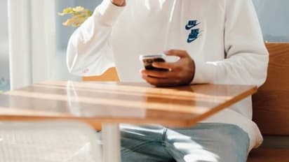 അവിശ്വസനീയം; ബാംഗ്ലൂർ എയർപോർട്ടിൽ 10 മിനിറ്റ്, 111 മാച്ച്, ഡേറ്റിംഗ് ആപ്പ് അനുഭവം പങ്കിട്ട് യുവാവ്