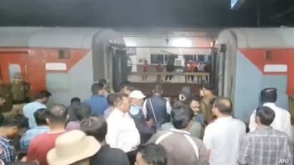 ಗಂಡ್ಮಕ್ಕಳಿಗೂ ಕಾಟ, ರೈಲಿನಲ್ಲಿ ಮಲಗಿದ್ದವನಿಗೆ ಮುತ್ತಿಕ್ಕಿ ರೊಮ್ಯಾನ್ಸ್ಗಿಳಿದ ವ್ಯಕ್ತಿ