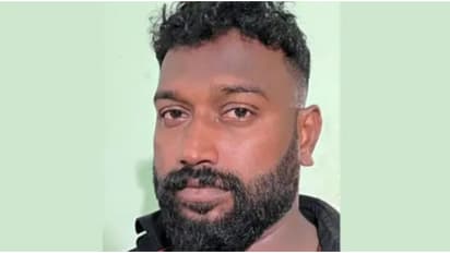 അനധികൃതമായി സ്റ്റോക്ക് ചെയ്ത് ആവശ്യക്കാർക്ക് വിദേശ മദ്യം സ്കൂട്ടറില് എത്തിച്ചു നല്കി; യുവാവ് പിടിയില്