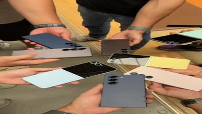 Smartphone से परेशान? ये छोटा फोन आपकी टेंशन कर देगा खत्म!