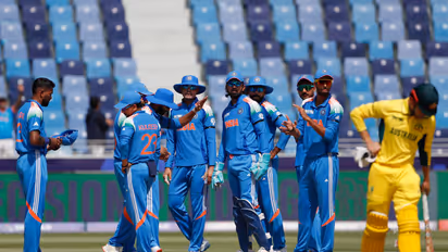 ചാമ്പ്യൻസ് ട്രോഫി സെമി: സ്മിത്തും ക്യാരിയും പൊരുതി, ഇന്ത്യക്കെതിരെ ഓസീസിന് ഭേദപ്പെട്ട സ്കോർ; ലക്ഷ്യം 265 റൺസ്