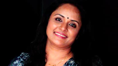 'മക്കളുമൊത്ത് ഒരു വാടകവീട് കണ്ടെത്താന്‍ പോലും അന്ന് പ്രയാസപ്പെട്ടു'; നിഷ സാരംഗ് പറയുന്നു