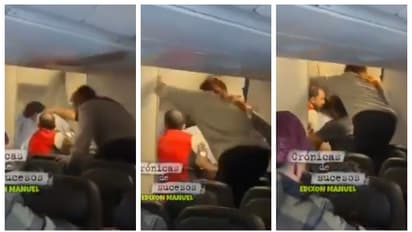 ഭയക്കാതെന്ത് ചെയ്യും; അറ്റ്ലാന്റിക് കടലിന് മുകളിൽ വച്ച് വിമാനത്തിന്റെ വാതിൽ തുറക്കാൻ ശ്രമിക്കുന്ന യാത്രക്കാൻ