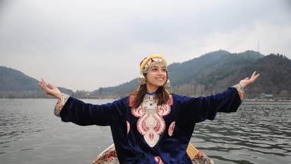 ಕಾಶ್ಮೀರಿ ಬೆಡಗಿಯಾದ ಕೊಡಗಿನ ಹುಡುಗಿ ಶ್ವೇತಾ ಚೆಂಗಪ್ಪಾ