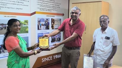 சமூக மேம்பாட்டு பணிகளுக்கு வித்திட்ட பேராசிரியை-க்கு மாநில விருது