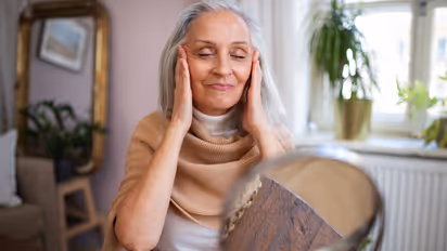 യുവത്വമുള്ള ചർമ്മത്തിനായി ഡയറ്റില് ഉള്പ്പെടുത്തേണ്ട അഞ്ച് ഭക്ഷണങ്ങള്