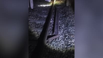 തൃശ്ശൂരിൽ ട്രെയിൻ അട്ടിമറി ശ്രമം: പാളത്തിൽ ഇരുമ്പ് തൂൺ കയറ്റിവച്ചു, ചരക്ക് ട്രെയിൻ തട്ടിത്തെറിപ്പിച്ചു