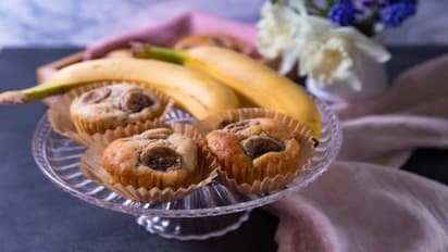 வாழைப்பழம் அழுகும் நிலைக்கு வந்து விட்டதா? அதில் பனானா மஃபின் செய்து விடலாமே