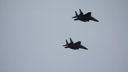 സംയുക്ത സൈനിക അഭ്യാസത്തിനിടെ വൻ അബദ്ധം, ഒന്നിന് പുറകേ ഒന്നായി ബോംബ് വർഷിച്ച് ദക്ഷിണ കൊറിയൻ ജെറ്റ് വിമാനം