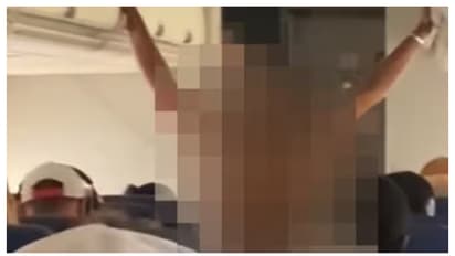 ആകാശമധ്യത്തിൽ യാത്രികർക്ക് മുന്നിൽ വസ്ത്രമുരിഞ്ഞ് യുവതി, അരമണിക്കൂർ പരിഭ്രാന്തി, ഒടുവിൽ വിമാനം തിരികെ പറന്നു!