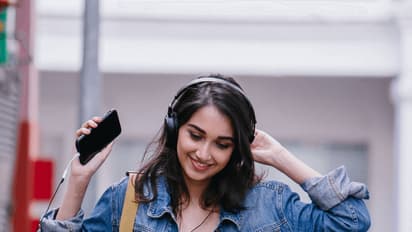 Jio காலர் டியூன்: உங்க மனசுக்கு பிடிச்ச பாடலை வைங்க!