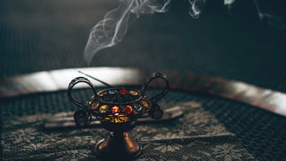 ഒരു ദിവസം മസ്ജിദുന്നബവി സു​ഗന്ധപൂരിതമാകുന്നത് 40 തവണ, ഇതിനായി പ്രത്യേക പരിശീലനം നേടിയ 25 ജീവനക്കാരും