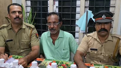 റോഡിനോട് ചേര്ന്ന് വിൽപ്പന, ആവശ്യക്കാര്ക്ക് കൊടുക്കാനായി കയ്യിൽ കരുതിയത് 6 ലിറ്റര് മദ്യം, അറസ്റ്റ്